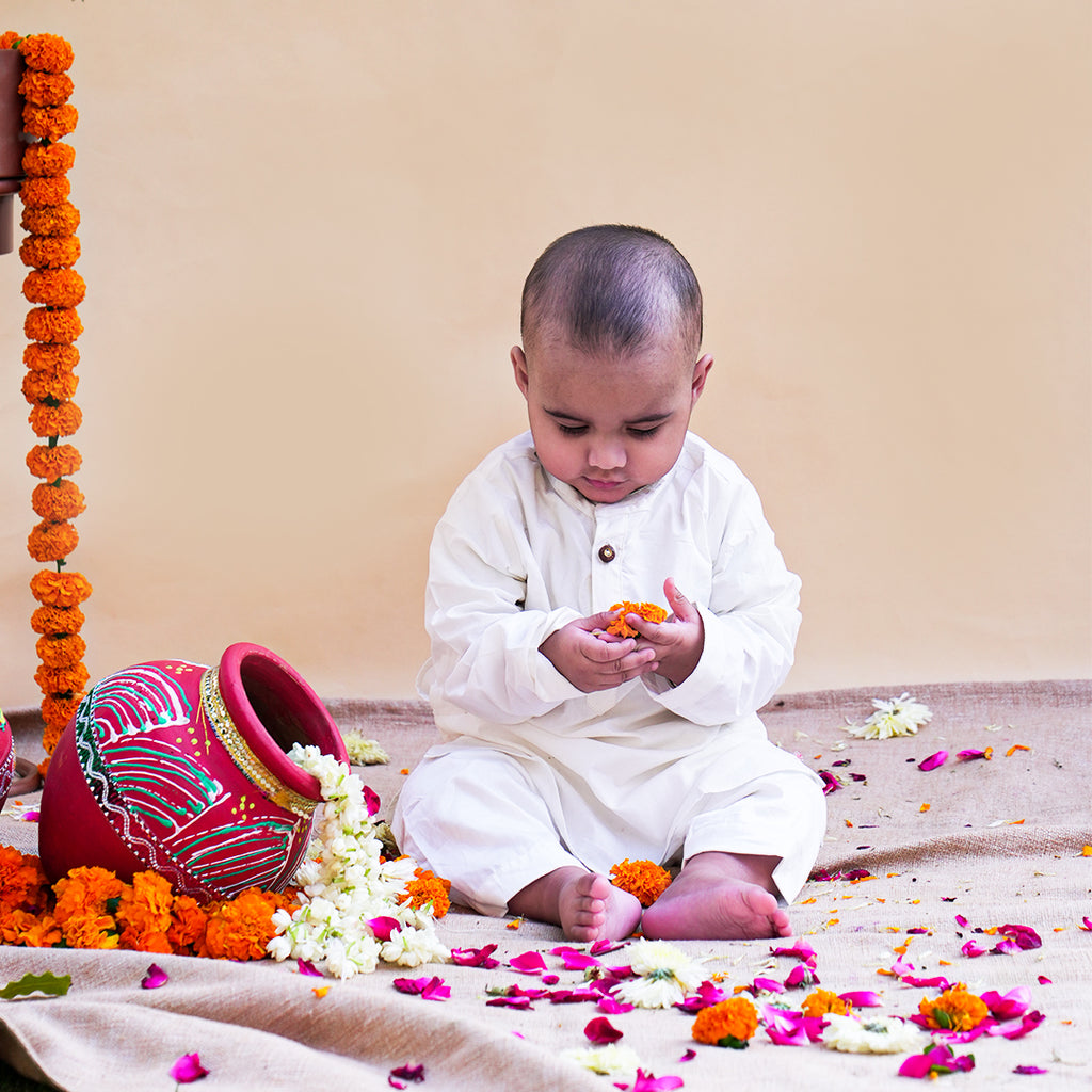 Shwet Utsav Kurta & Pyjama Set